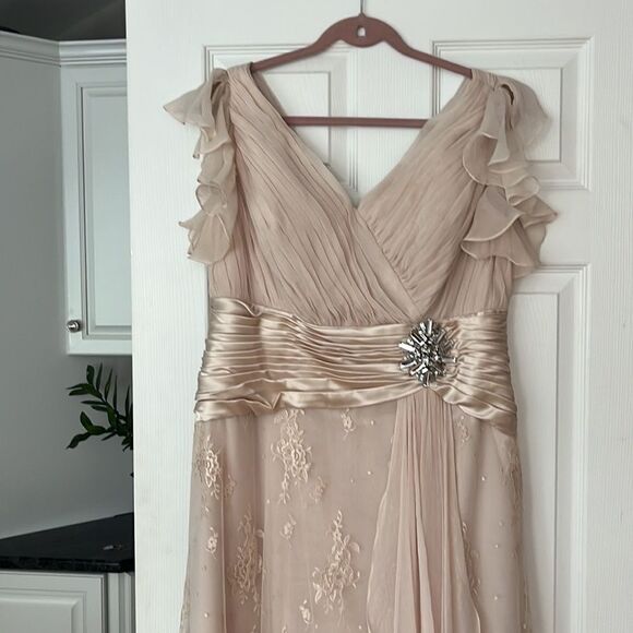 Jovani Evenings Cream Evening Gown with Belt Size 16 - Picture 3 of 11